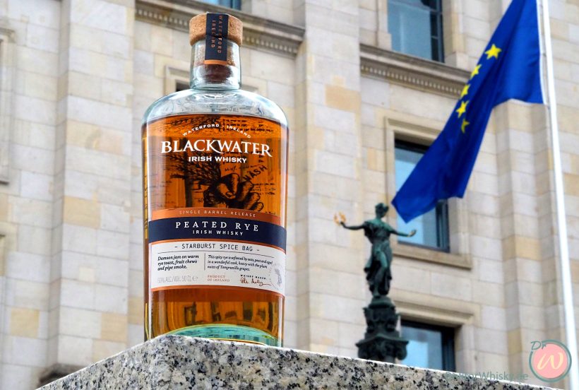 Blackwater Starburst Rye vor der EU-Flagge